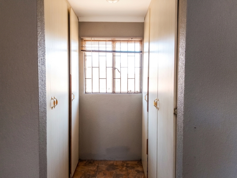 To Let 4 Bedroom Property for Rent in Geelhoutpark North West